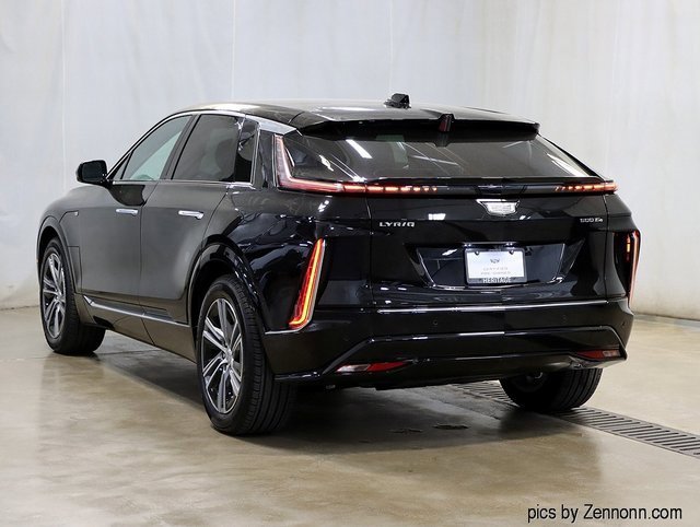 2024 Cadillac Lyriq Luxury photo 2