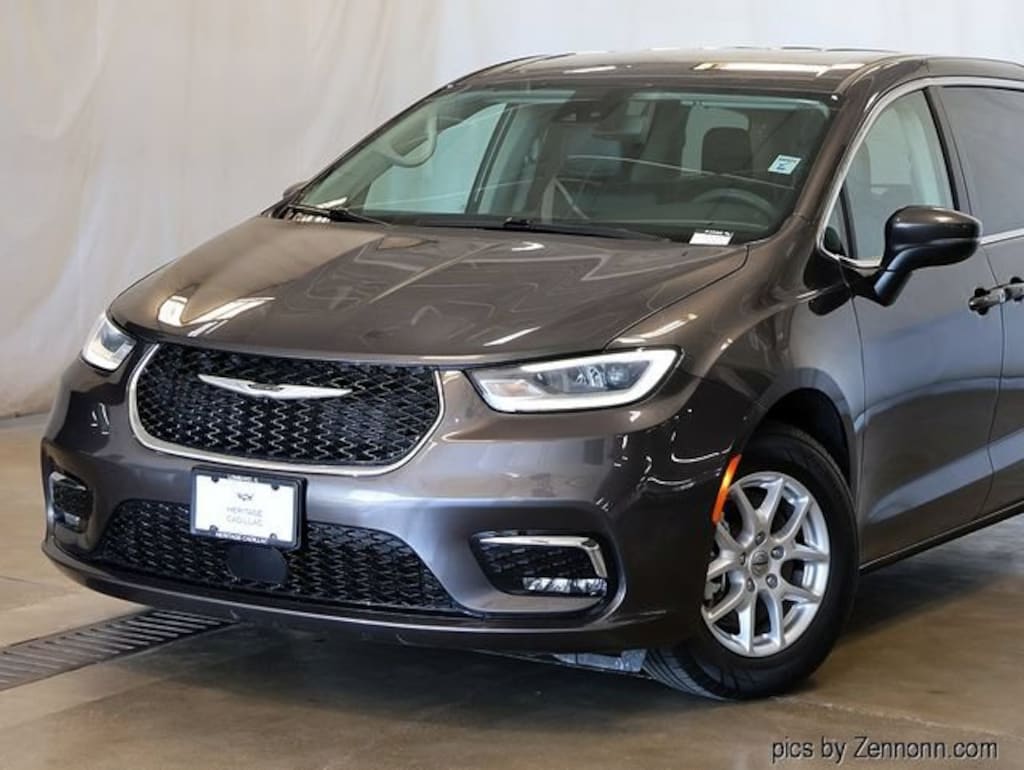 Used 2023 Chrysler Pacifica Touring L