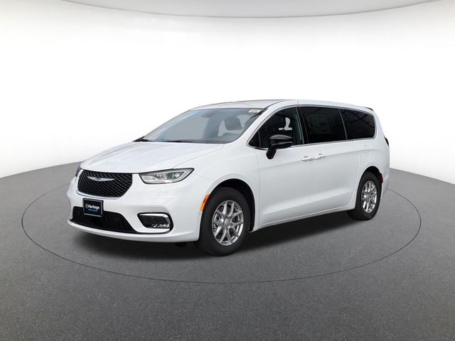 2026 Chrysler Pacifica Select's photo