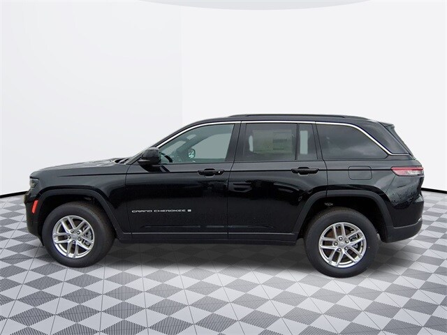 2025 Jeep Grand Cherokee Laredo Sport photo 2