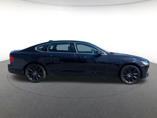 2018 Volvo S90 T6 Momentum photo 4