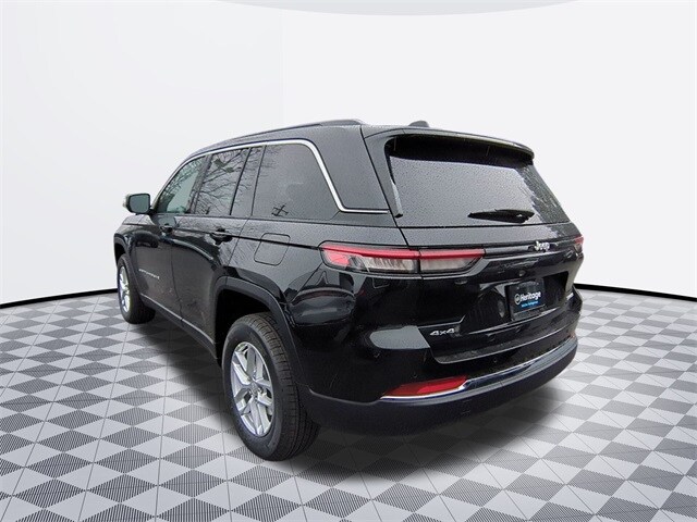 2025 Jeep Grand Cherokee Laredo Sport photo 2