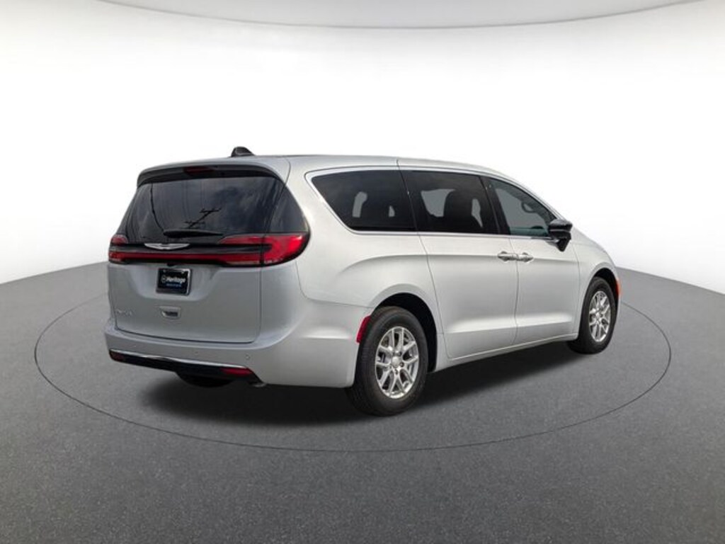 New 2026 Chrysler Pacifica Select Passenger Van