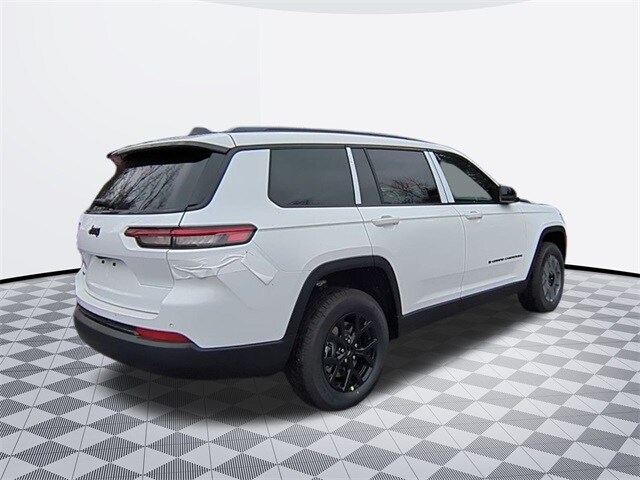 2025 Jeep Grand Cherokee Laredo Sport photo 3
