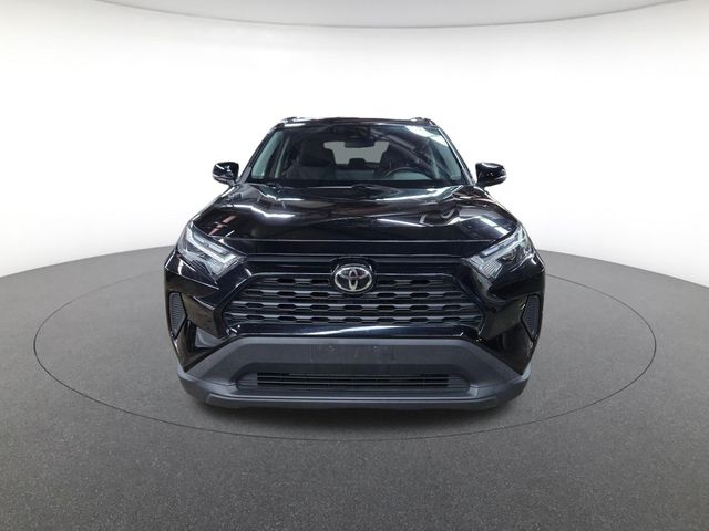 2022 Toyota RAV4 XLE photo 2