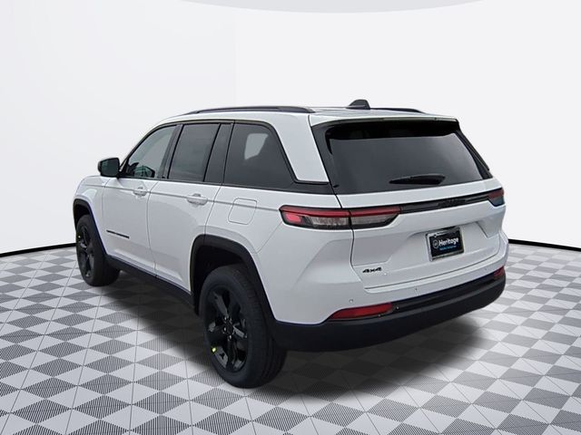 2025 Jeep Grand Cherokee Laredo photo 2