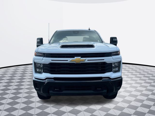 2024 Chevrolet Silverado 2500HD Custom photo 2