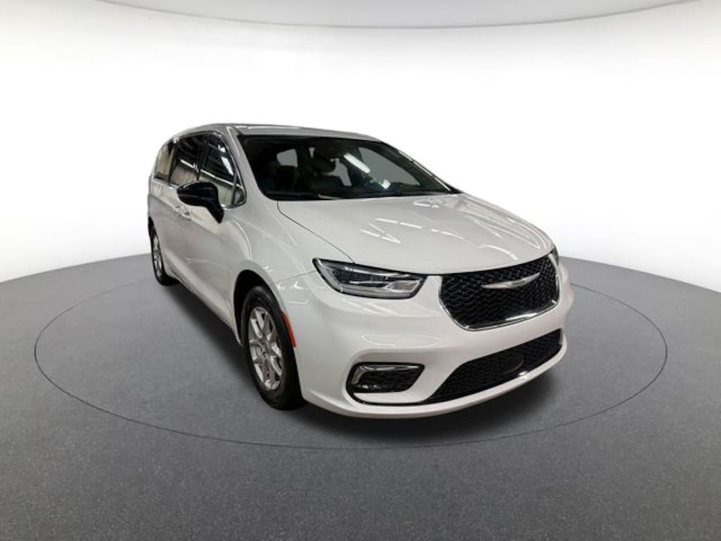 Used 2024 Chrysler Pacifica Touring L Minivan/Van