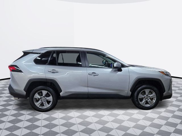 2024 Toyota RAV4 Hybrid XLE photo 4