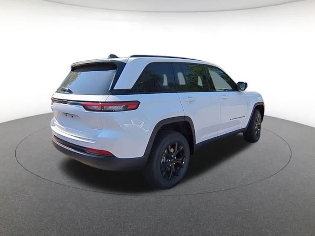 New 2025 Jeep Grand Cherokee Laredo Sport Utility