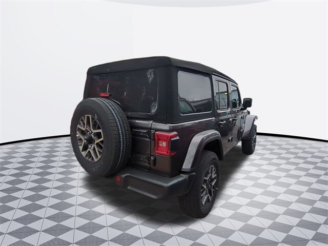2024 Jeep Wrangler Sahara photo 3