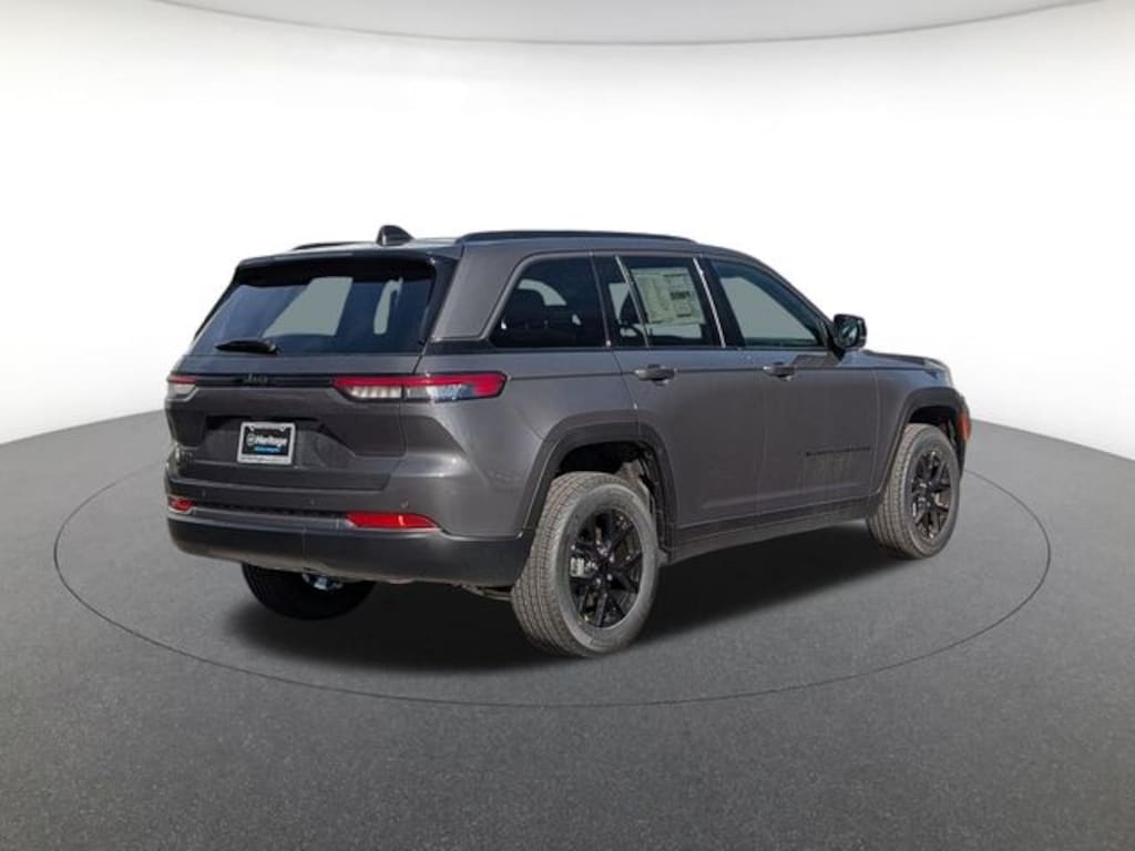 New 2026 Jeep Grand Cherokee Laredo Sport Utility
