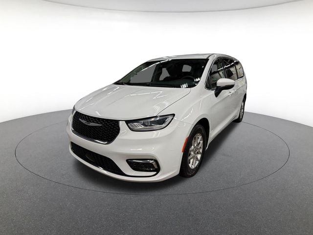 2023 Chrysler Pacifica Touring L's photo