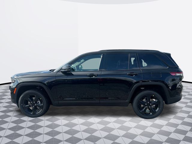 2025 Jeep Grand Cherokee Laredo photo 2