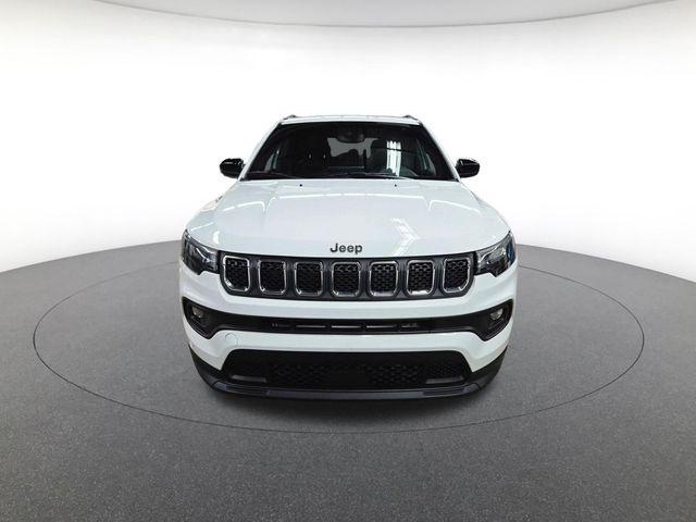 2023 Jeep Compass Latitude photo 2