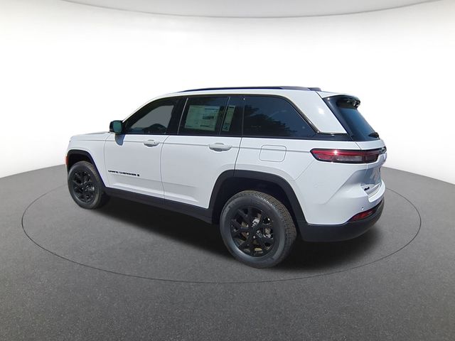 2025 Jeep Grand Cherokee Laredo Sport photo 3