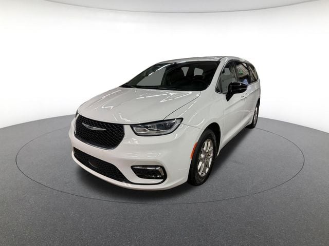 2024 Chrysler Pacifica Touring L's photo