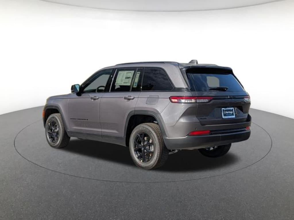 New 2025 Jeep Grand Cherokee Laredo Sport Utility