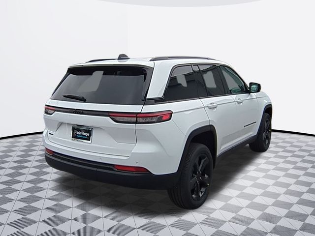 2025 Jeep Grand Cherokee Laredo photo 3