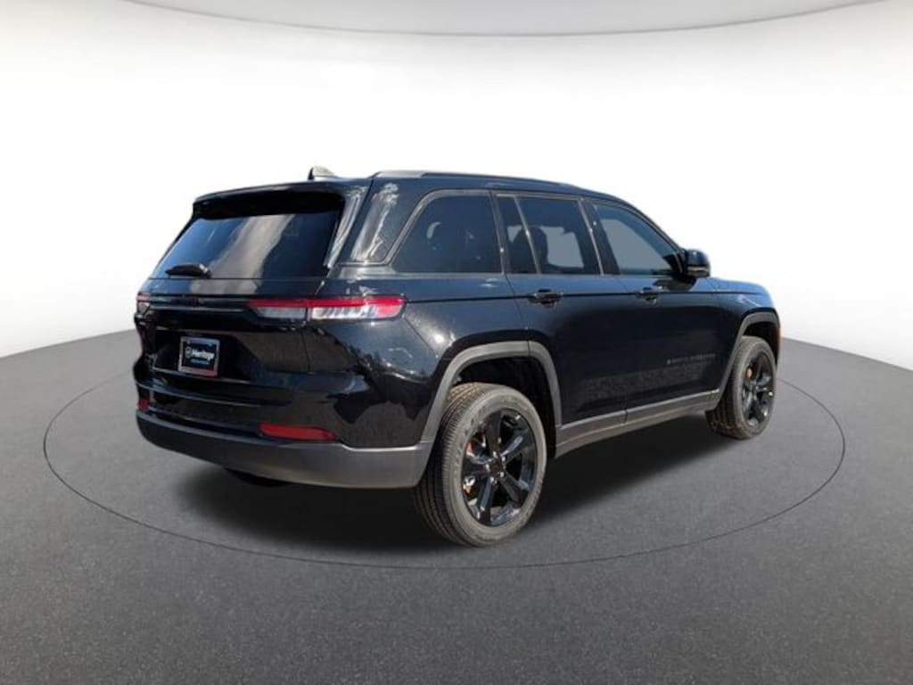 New 2025 Jeep Grand Cherokee Laredo Sport Utility