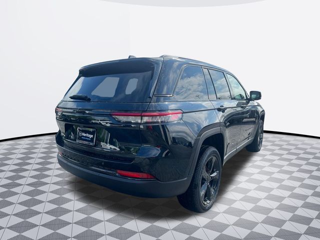 2025 Jeep Grand Cherokee Laredo photo 4