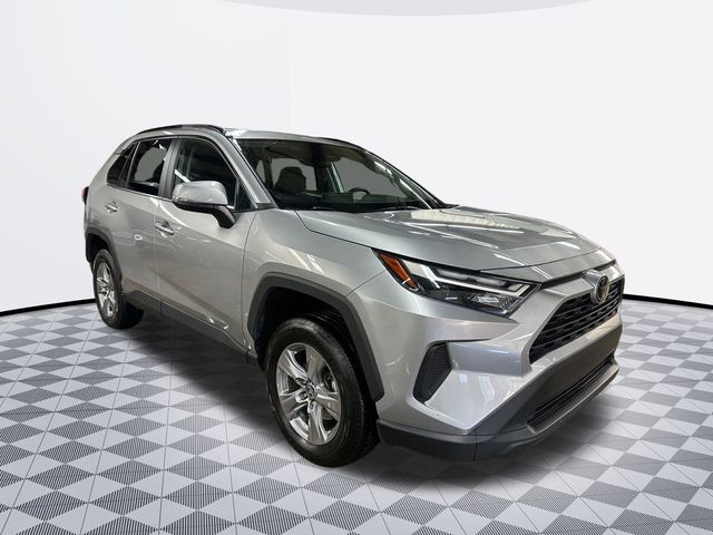 2023 Toyota RAV4 XLE photo 3