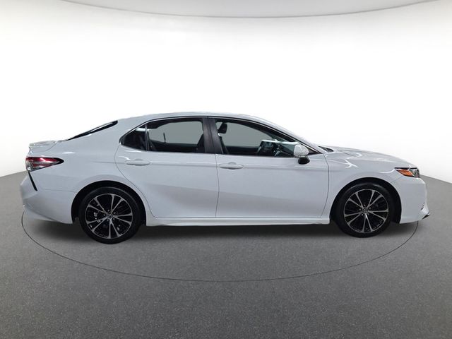 2018 Toyota Camry SE photo 4