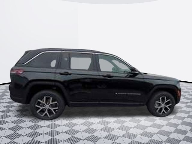 2025 Jeep Grand Cherokee Laredo photo 4
