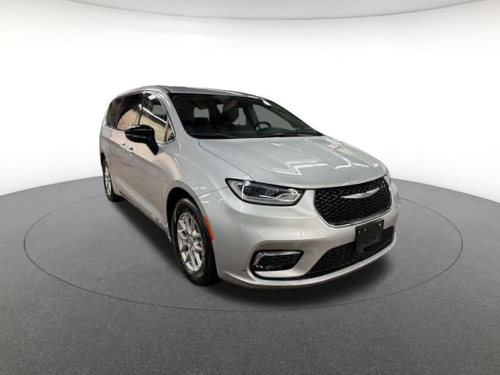 Used 2024 Chrysler Pacifica Touring L Minivan/Van