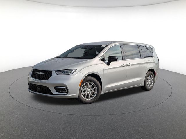 2026 Chrysler Pacifica Select's photo