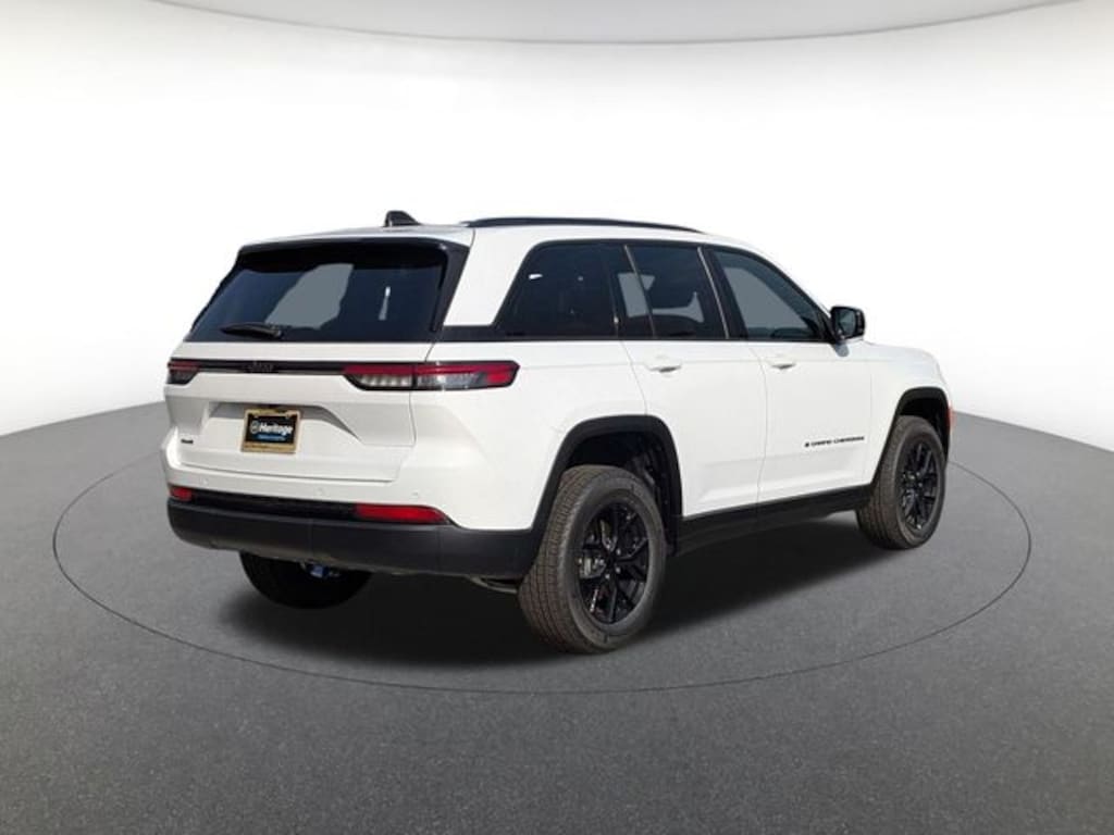 New 2025 Jeep Grand Cherokee Laredo Sport Utility