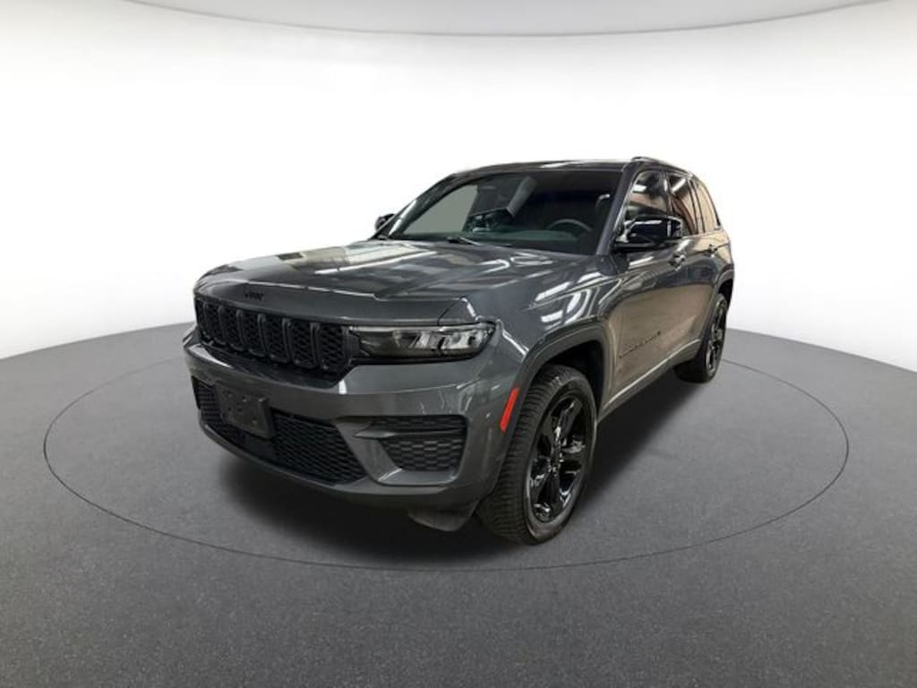 Used 2023 Jeep Grand Cherokee Altitude SUV