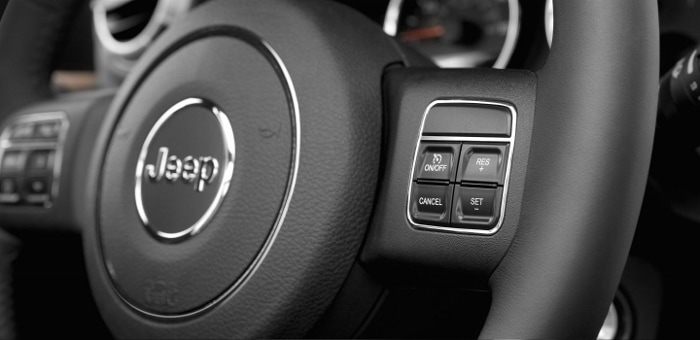 2017-Jeep-Wrangler-Unlimited-Interior-Steering-Wheel (700x340).jpg