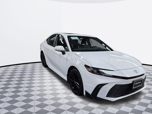 2025 Toyota Camry SE photo 3