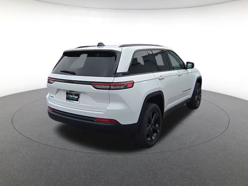 New 2025 Jeep Grand Cherokee Laredo Sport Utility