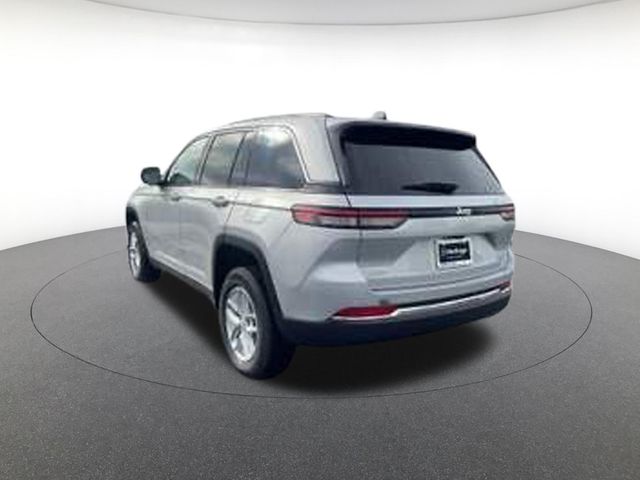 2025 Jeep Grand Cherokee Laredo Sport photo 3