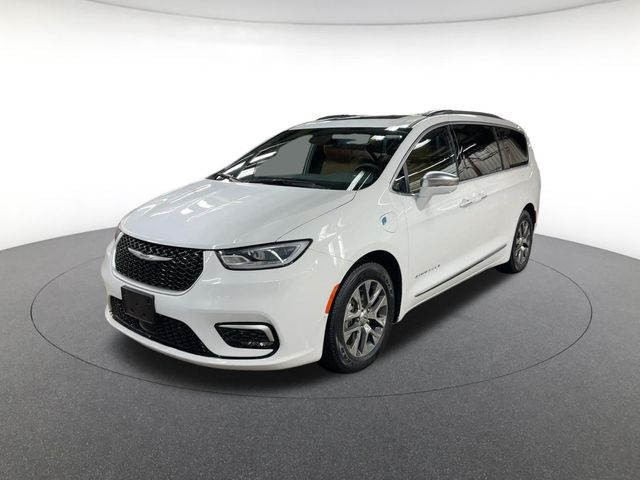 2022 Chrysler Pacifica Hybrid Pinnacle Hybrid's photo