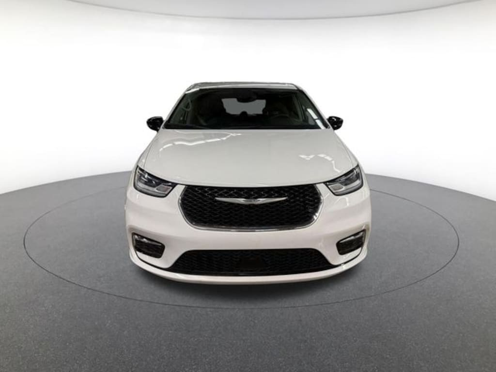 Used 2024 Chrysler Pacifica Touring L Minivan/Van