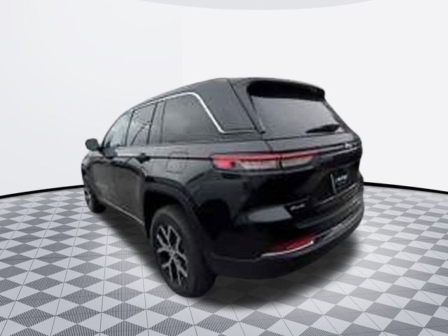 2025 Jeep Grand Cherokee Laredo photo 2
