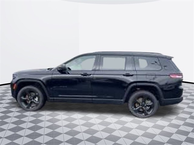 2025 Jeep Grand Cherokee Laredo photo 2