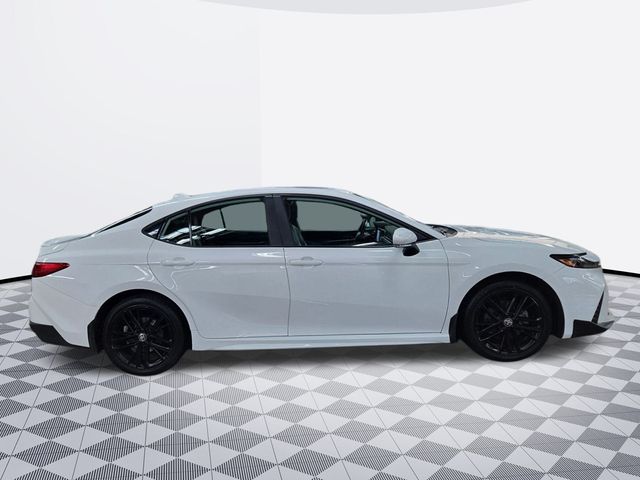 2025 Toyota Camry SE photo 4