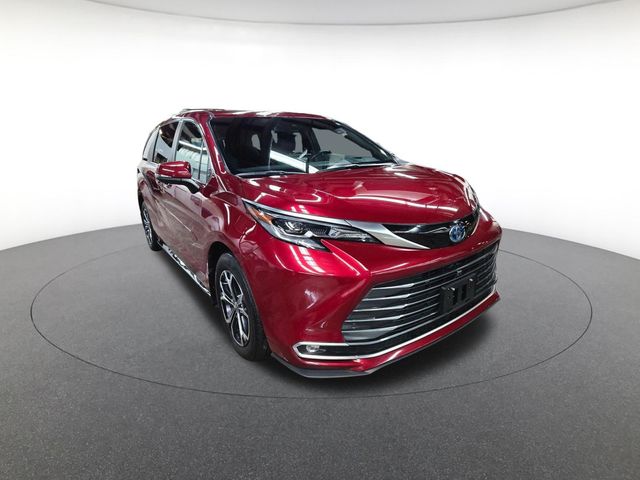 2025 Toyota Sienna Platinum photo 3