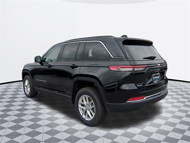 2025 Jeep Grand Cherokee Laredo Sport photo 3