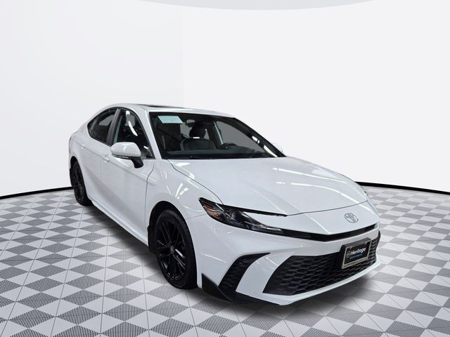 2025 Toyota Camry SE photo 3