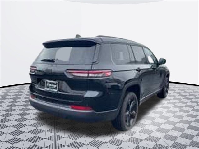 2025 Jeep Grand Cherokee Laredo photo 4