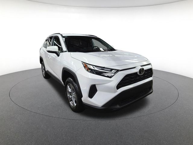 2025 Toyota RAV4 Hybrid XLE photo 3