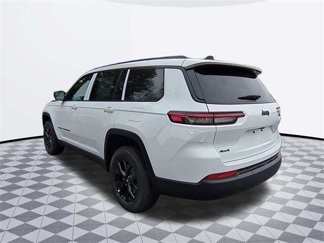 2025 Jeep Grand Cherokee Laredo Sport photo 2