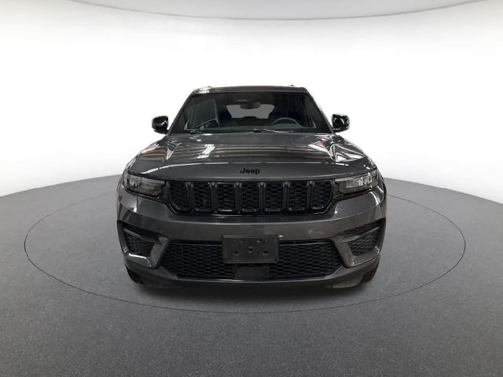 Used 2023 Jeep Grand Cherokee Altitude SUV