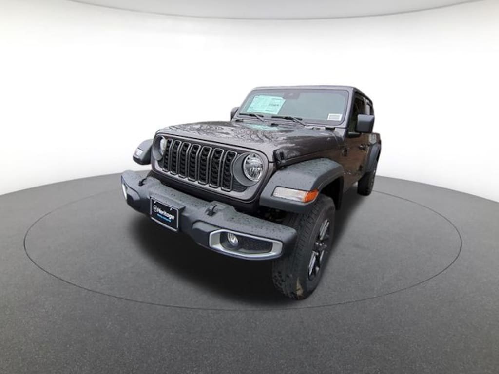 New 2025 Jeep Gladiator Sport Pickup