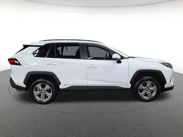 2025 Toyota RAV4 Hybrid XLE photo 4